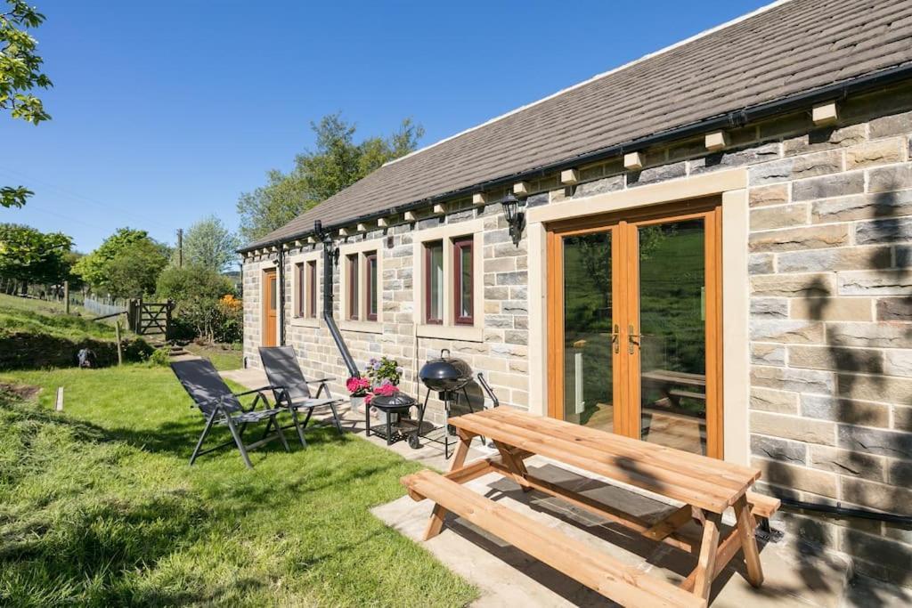 New Barn Conversion With Private Hot Tub Apartment Halifax
