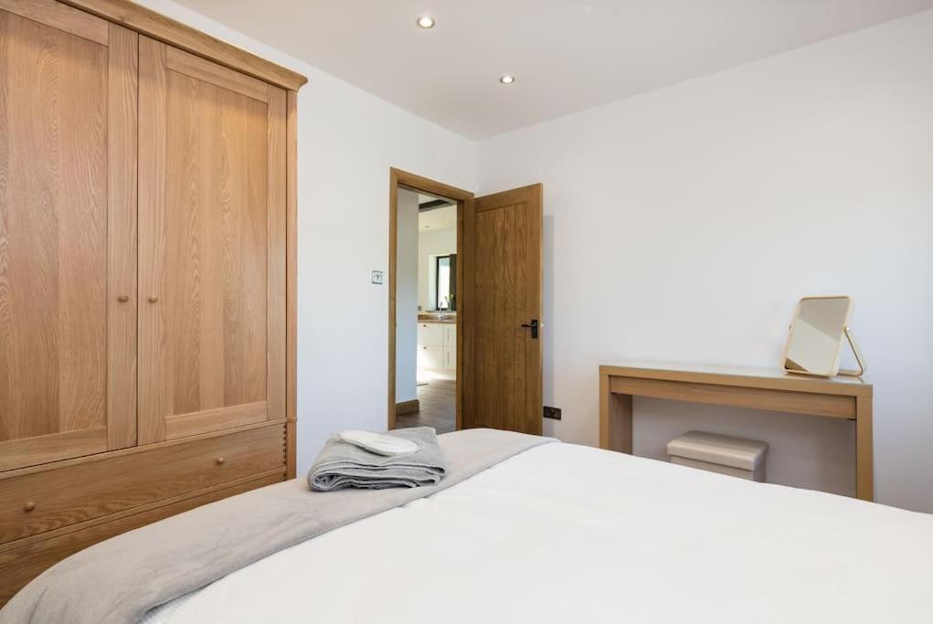 New Barn Conversion With Private Hot Tub Apartment Halifax
