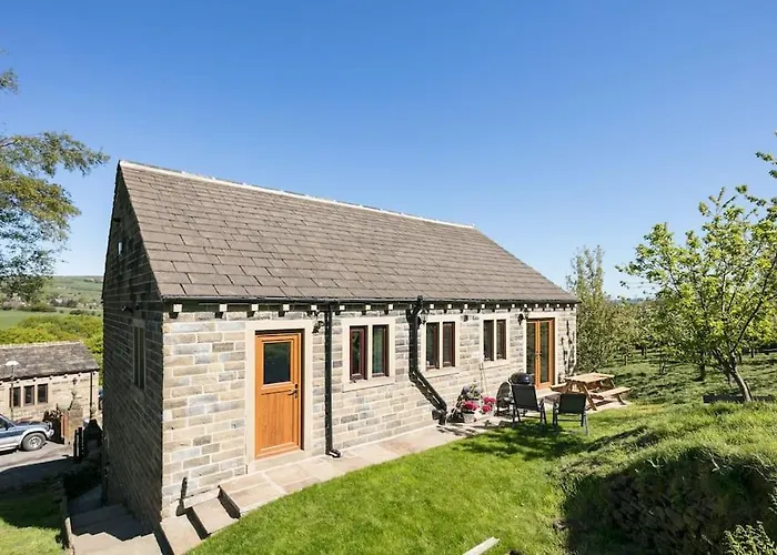 New Barn Conversion With Private Hot Tub