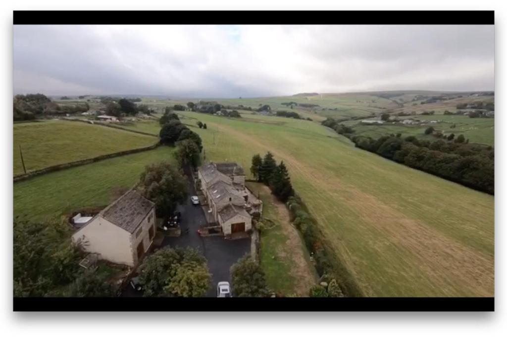 Apartment New Barn Conversion With Private Hot Tub Halifax