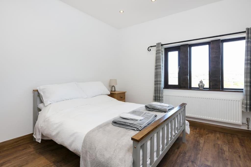 New Barn Conversion With Private Hot Tub Apartment