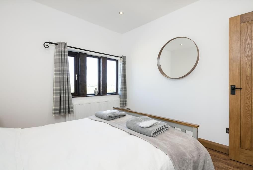 New Barn Conversion With Private Hot Tub Apartment *