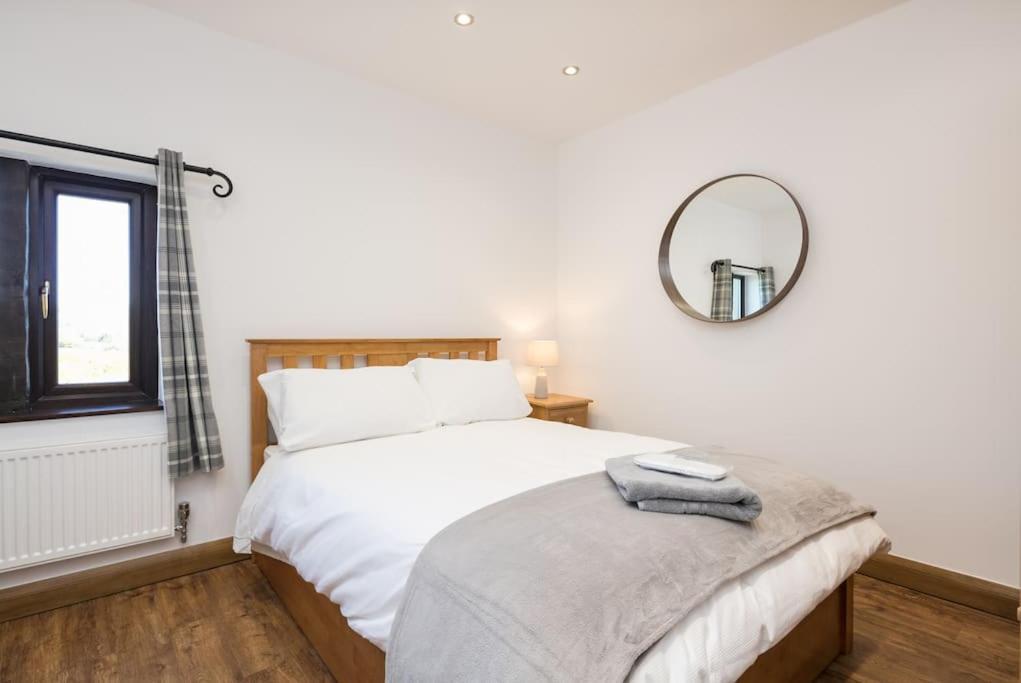 New Barn Conversion With Private Hot Tub Apartment Halifax