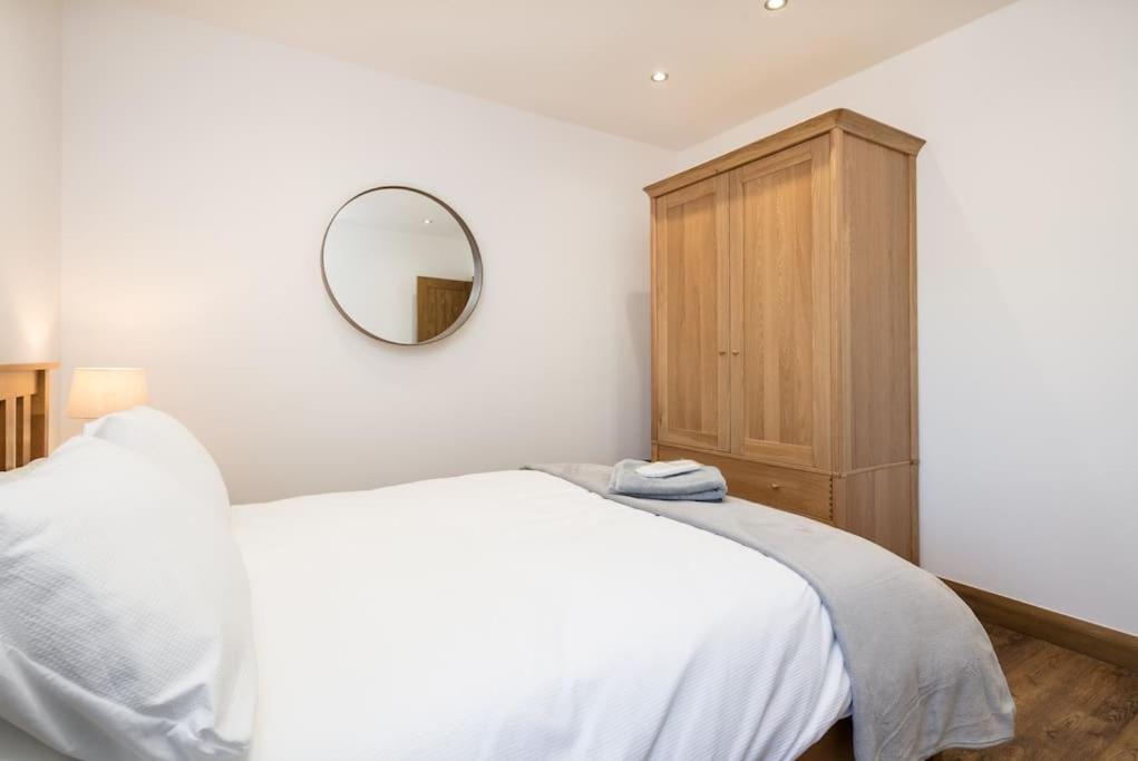 New Barn Conversion With Private Hot Tub Apartment