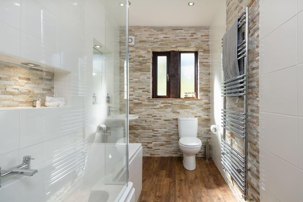 Apartment New Barn Conversion With Private Hot Tub Halifax